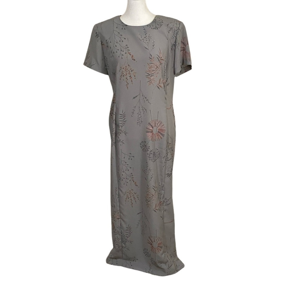 Norton McNaughtton Floral Gray Dress. Size 8. Short Sleeve, Side Slit.